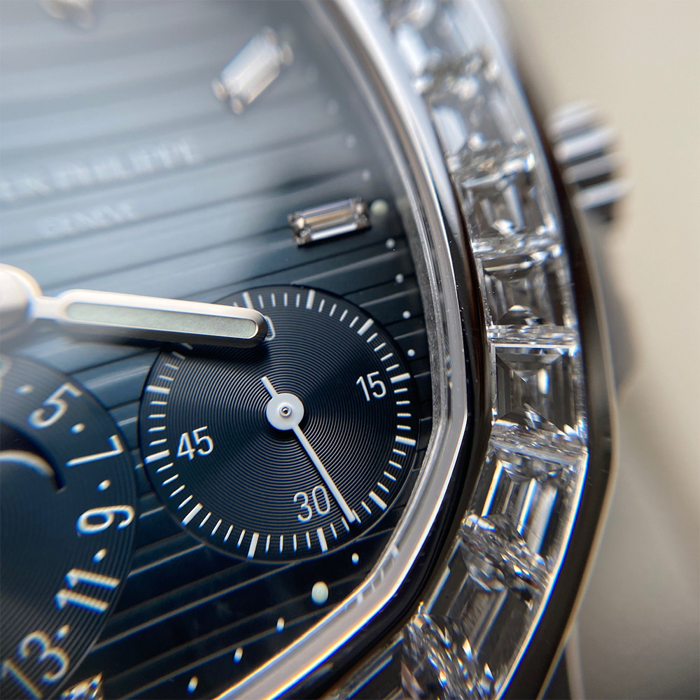 Patek Philippe Nautilus Watch – 5724G-001 - Image 11